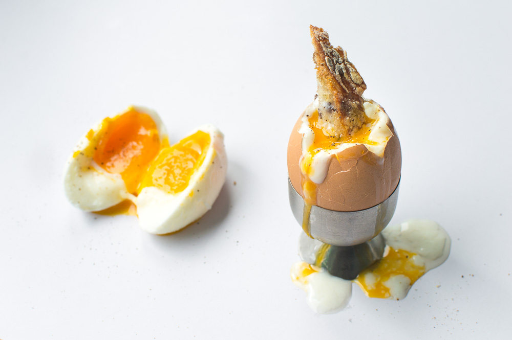 Soft-boiled eggs and egg cups – Food Science Institute