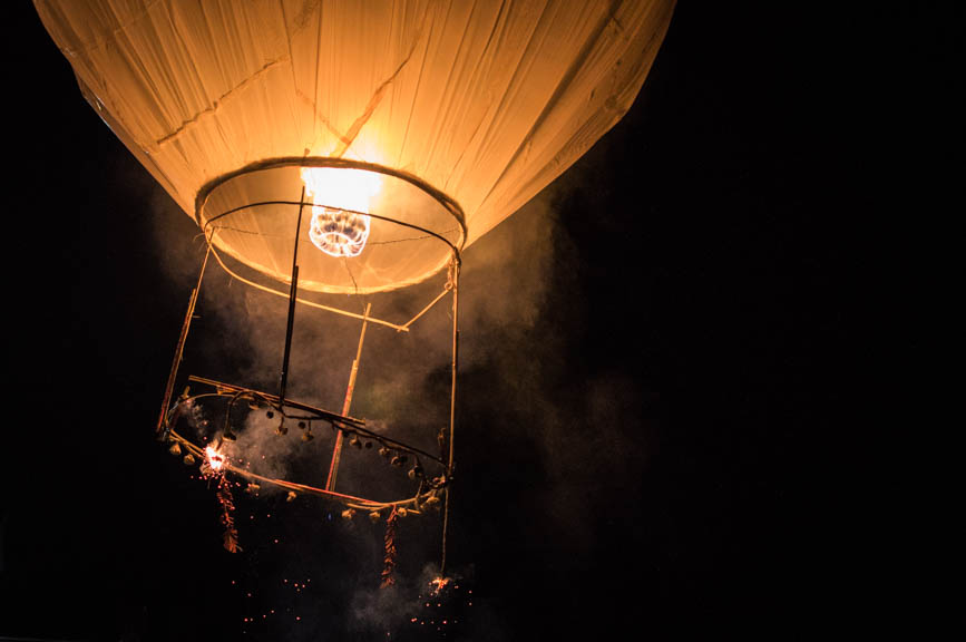 Kyaing tong lantern sky