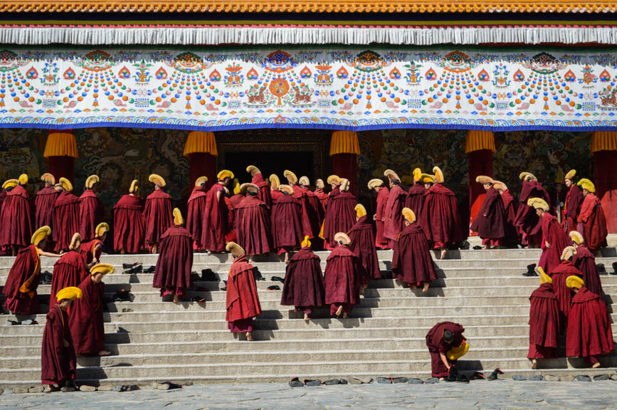 Labrang monks prayer