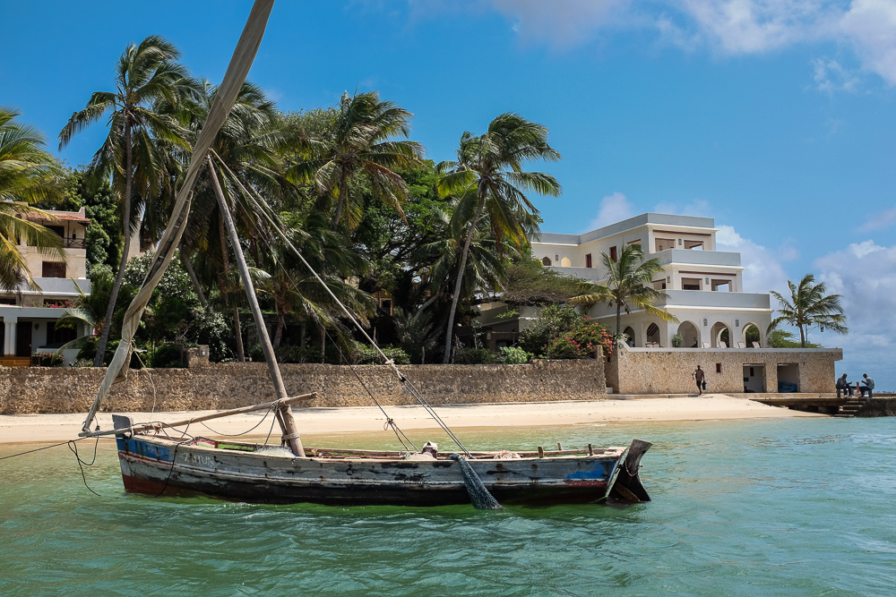 lamu-spice-cake-swahili-chai-shela-dhow