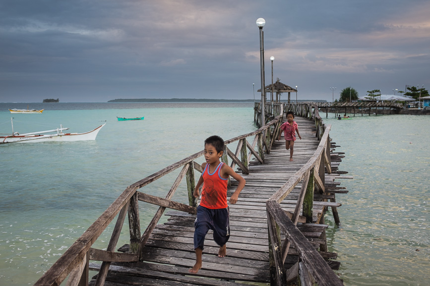 Siargao bridge kids