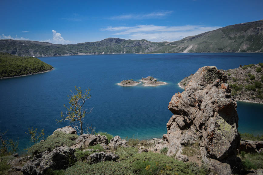 Tatvan blue lake