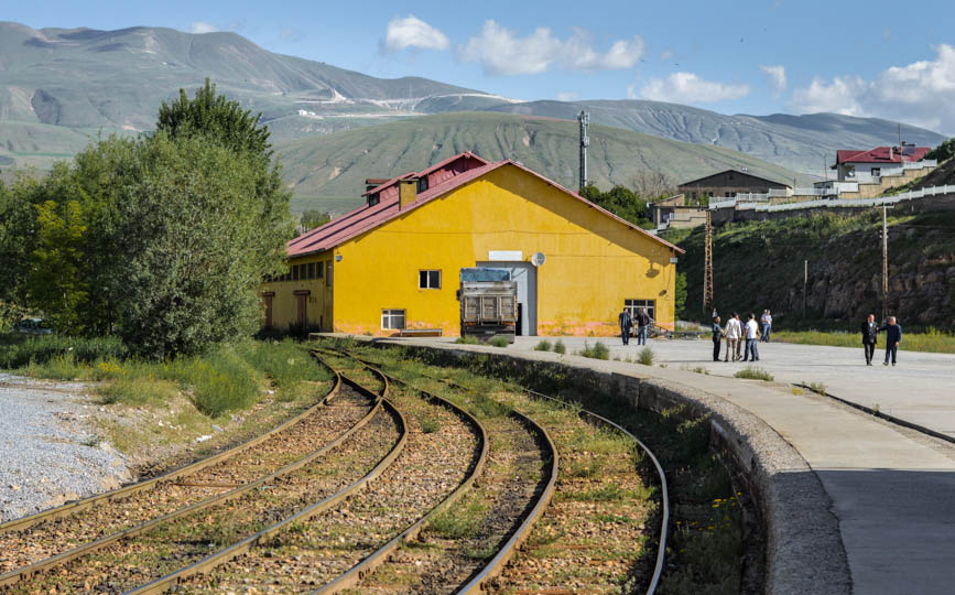 Tatvan train tracks