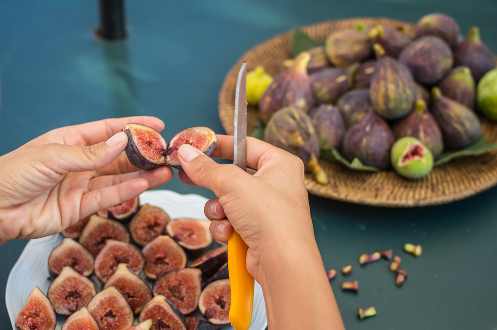 fig tart cutting