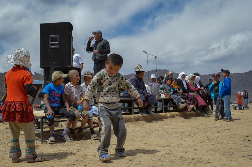 kids dancing