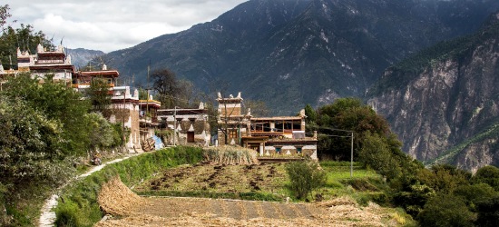 Village Retreat in Jiaju 甲居